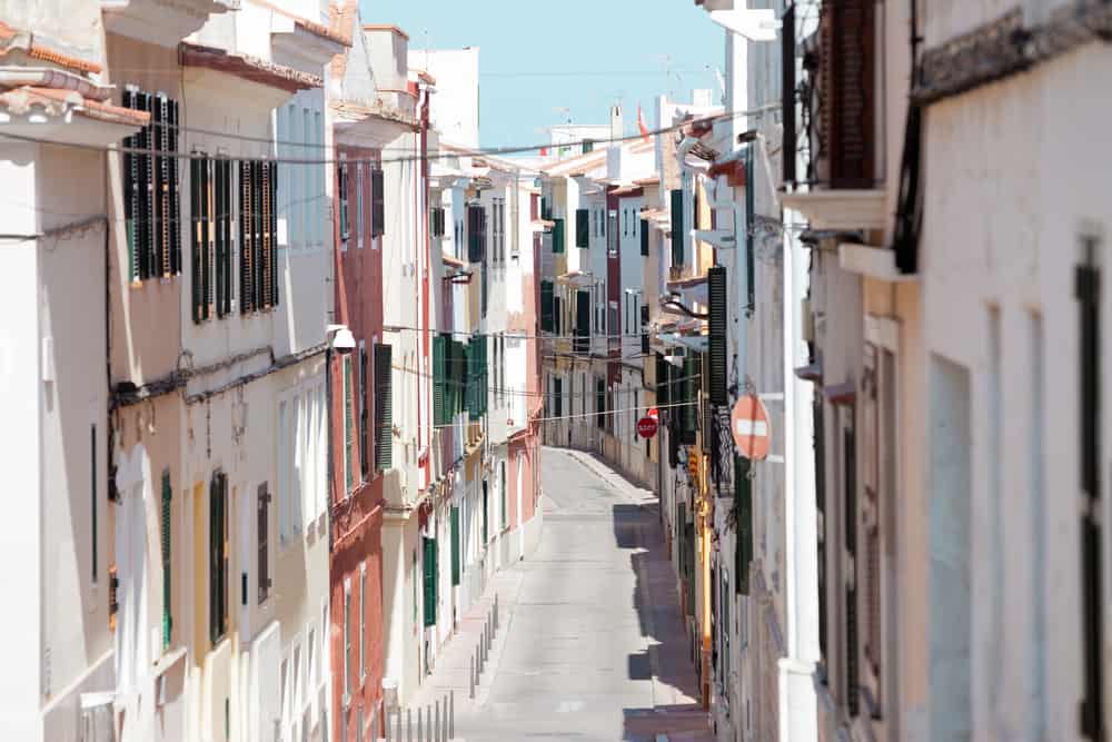 Gade i Mahon på Menorca - Spanien