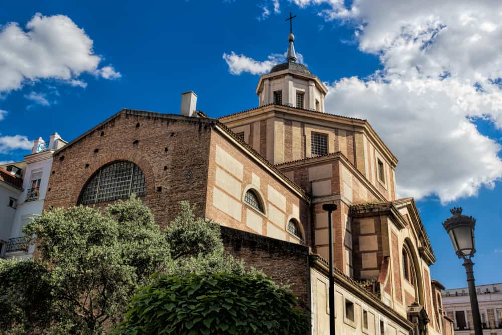 Kirke i Huertas kvarteret i Madrid - Spanien