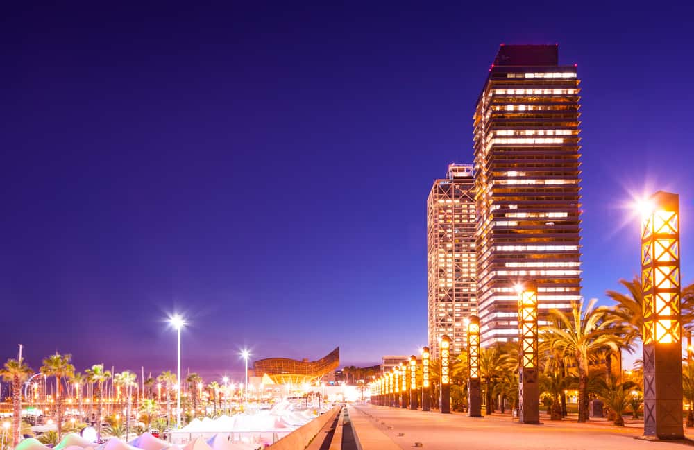 Port Olimpic i Barcelona i Spanien