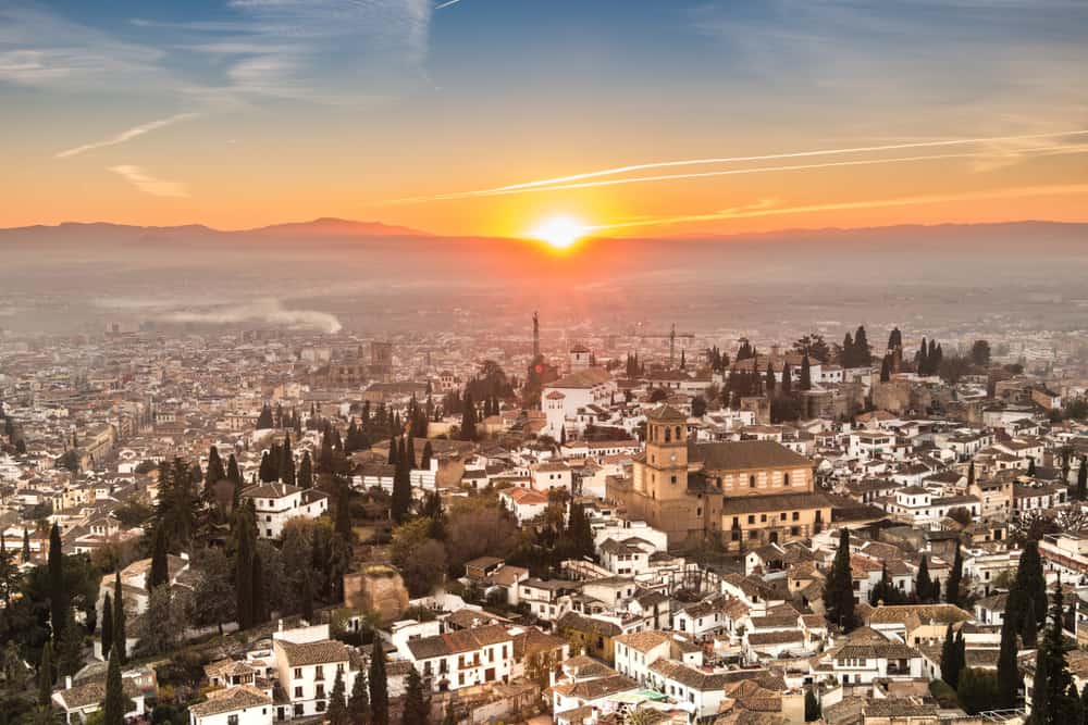 Solnedgang over Granada i Spanien